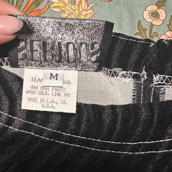 SERIOUS velvet mini skirt - Picture 5 of 6